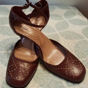 Women's nine west size 6.5 leather strap heels